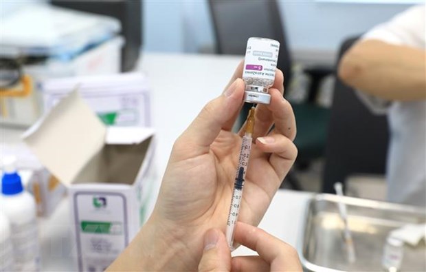 Vaccine Astra Zeneca được tiêm cho đội ngũ các phóng viên tuyến đầu tham gia phòng dịch COVID-19. (Ảnh: Thành Đạt/TTXVN)